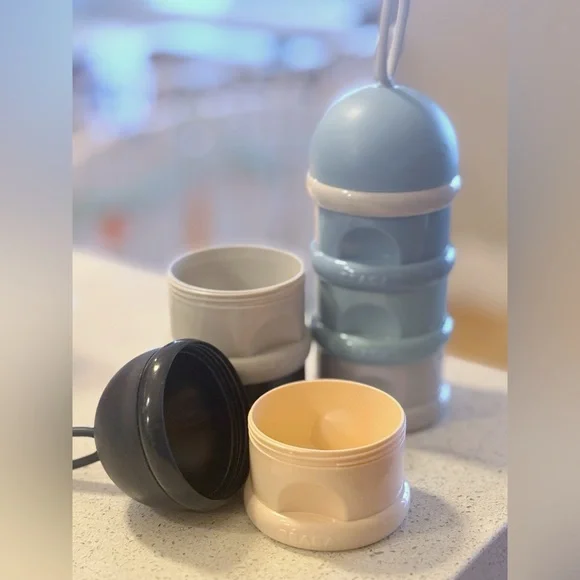 Beaba Stackable Snack Containers x2 - Picture 2 of 4